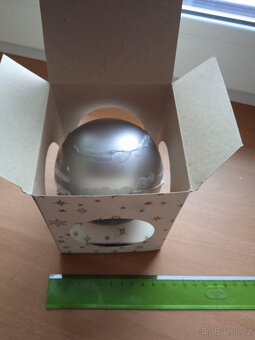 Prodám skleněnou vánoční ozdobu průměr 10cm - 3