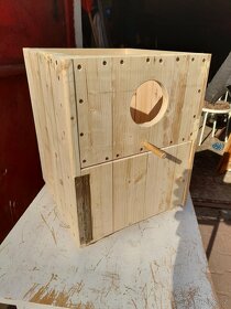 Hnizdici budka pro papouška - 3