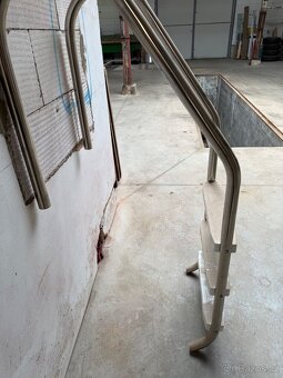 Schůdky k bazénu - 3