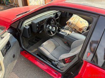 Prodám Pontiac Fiero 2.5 r.v.1986 po starší renovaci - 3