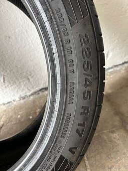 Continental 225/45/17 - 3