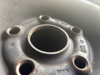 4x plecháče 15” VW s poklicemi VW a zimními pneu - 3
