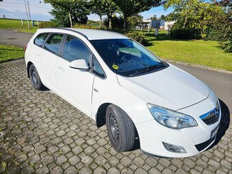 OPEL ASTRA J 2012 COMBI 1.6 + PLYN TAŽNÉ - 3