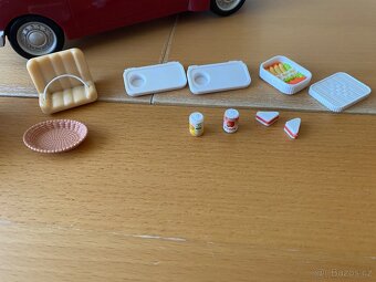 Sylvanian Families - Saloon Car - 3