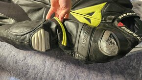 Kombinéza, rukavice, boticky, hrudak - 3