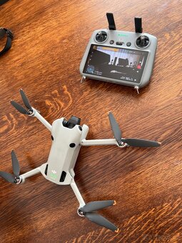 Dron DJI Mini 4 Pro Fly More Combo (DJI RC 2) - 3