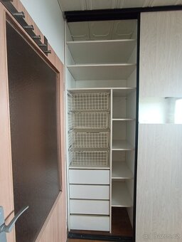 Vestavěná skříň INDECO - 3