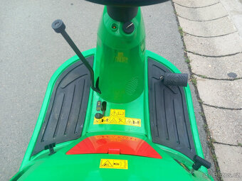 Zahradní sekací traktor - motor Briggs & Stratton - 3