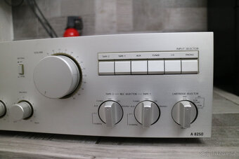Zesilovač ONKYO integra A-8250 - 3