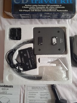 Discman Sony se zařízením pro autorádia - 3
