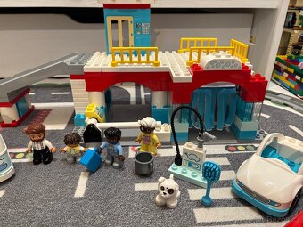Lego Duplo 10948 garáž a myčka aut - 3