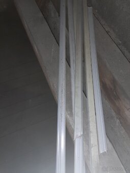 Starší panelákové dveře bez skla - 3