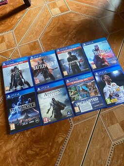 PS4 SLIM 500 GB (1 ovladač + 8 her) - 3