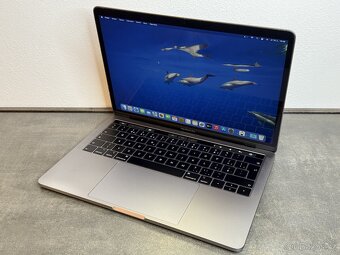 Macbook Pro 13" 2019 / I5 / 16GB / 256GB / Space gray
- 3