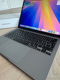 MacBook Air 13" 2024, M3, 8GB/256GB Vesmírně šedý - 3