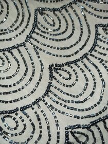 Šedé šaty značky LACE&BEADS - 3
