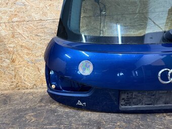 VÍKO KUFRU PÁTÉ DVEŘE AUDI A1 8X LX5Q - 3