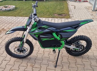 Dětská elektrická motorka pitbike MRM EcoPit 5000W 72V, kola - 3