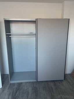 Šatní skříň - 3