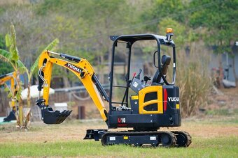 Minibager YUCHAI U18 Premium 1800 kg - 3