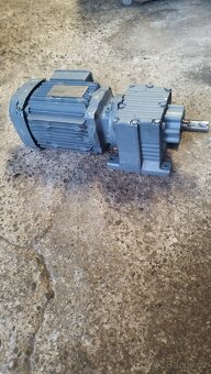 Prodám elektromotor s převodovkou - 3