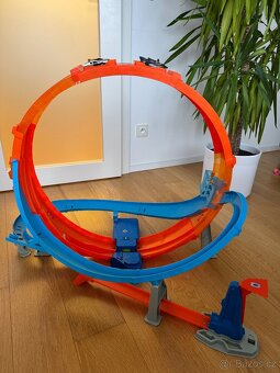 Hot Wheels Masivní smyčka - 3