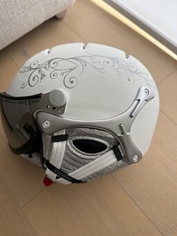 BILA HELMA KASK vel. 56 Swarovski kaminky - 3