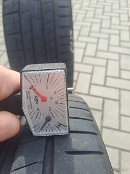 Pirelli P Zero 235/35 R19 - 3