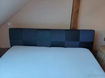 Prodám málo používanou postel 200x160. - 3
