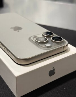iPhone 15 Pro Max 256 GB - 3