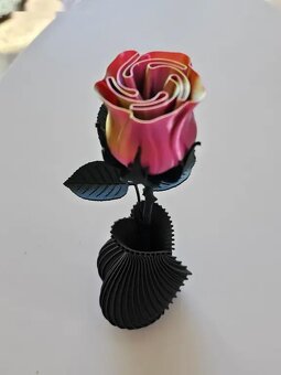 Elegantní váza ve tvaru srdce s žebrováním - 3