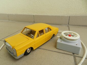 MERCEDES 250 - ITES r. 1972 ČSSR - 3