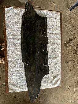 Kryt pod zadní nárazník na BMW f11 - 3