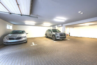 PRODÁM KRYTÉ  GARÁŽOVÉ STÁNÍ -  Brno, U Leskavy - 3