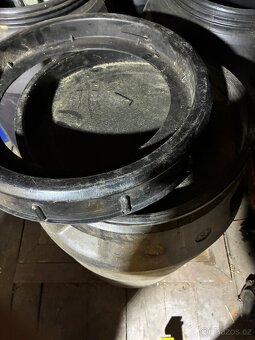 Plastový sud 250l - 3