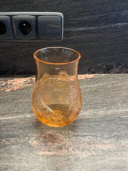 Starší broušená váza - 3