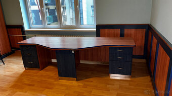 Velký pracovní stůl se šuplíky - 3