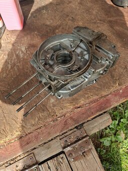 Manet Korádo ":::;;: - 3