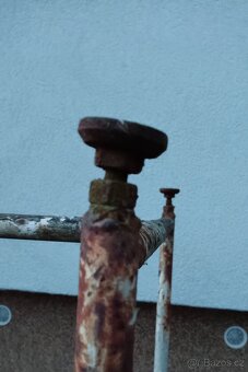 KOVOVÝ STOLEK BEZ DESKY - 3