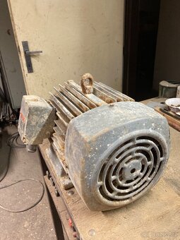 Třífázový elektromotor 1,5 kW 950 ot. / min. - 3