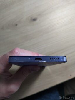 Vivo V40 SE 128/8GB RAM - výborný stav, záruka - 3
