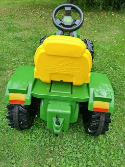 Šlapací traktor John Deere - 3