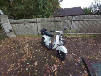 Piaggio Vespa 50 speciál - 3