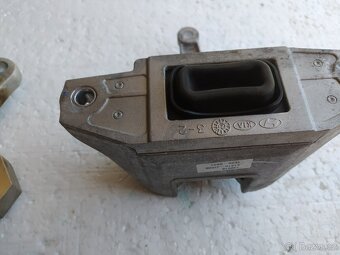 Silentblok drzak motoru Kia Xceed ceed Hyundai i 21810-J7200 - 3