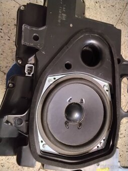 Toyota LC120 subwoofer - 3