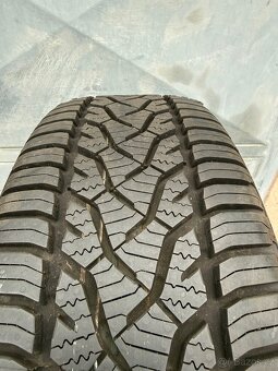 Zánovní celoroční 205/55/16 Barum - 3