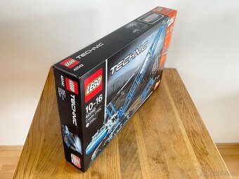 nové Lego Technic 42042 Pásový jeřáb - 3
