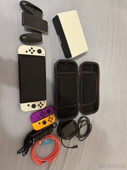 SWITCH OLED +  2xJOY CON + Case - 3