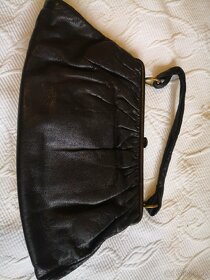 Kožená kabelka v retro stylu. Kůže je velmi jemná - 3