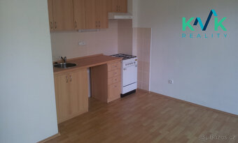 Pronájem bytu 1KK, 27,80 m2, cihla, v OV, 2 patro,  ul. Král - 3